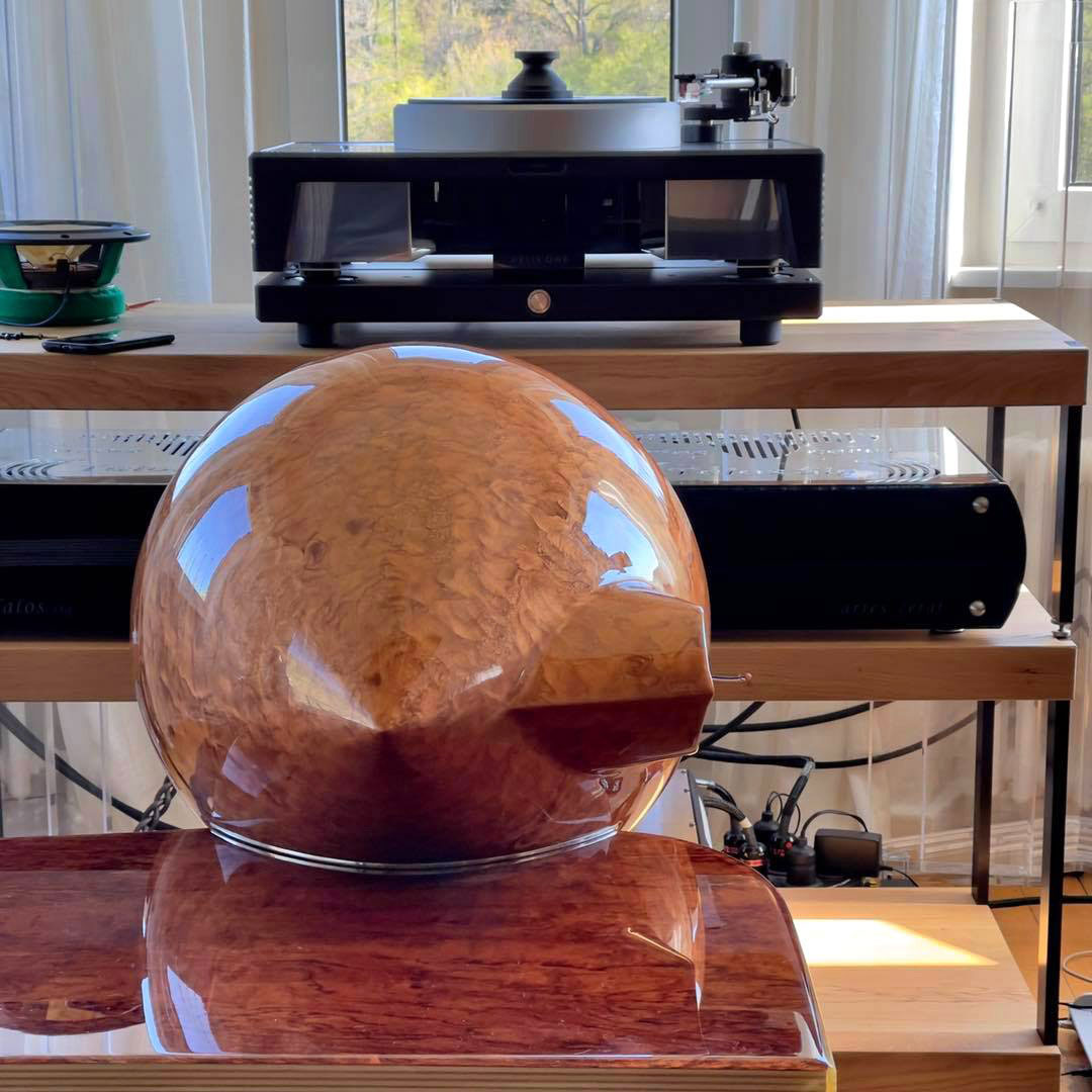 Symphonia Aeris Horn Speakers